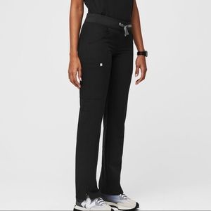 EUC Women’s Black Figs Technical Kade Cargo Scrub Pants. Sz XXL!